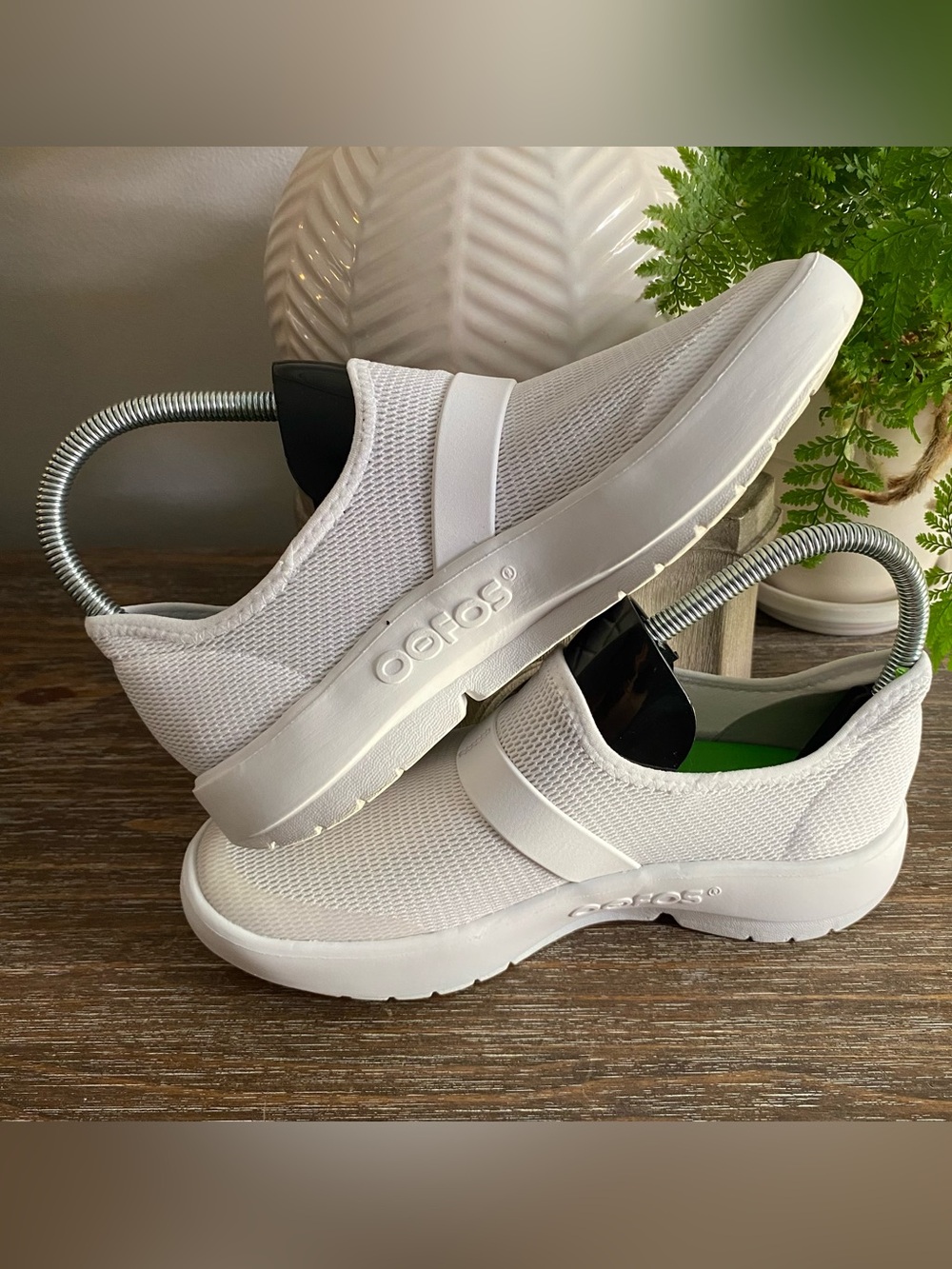 OOFOS OOmg Low Mesh Slip On Recovery Comfortable Shoes Sneakers Womens 7 White - Picture 7 of 10
